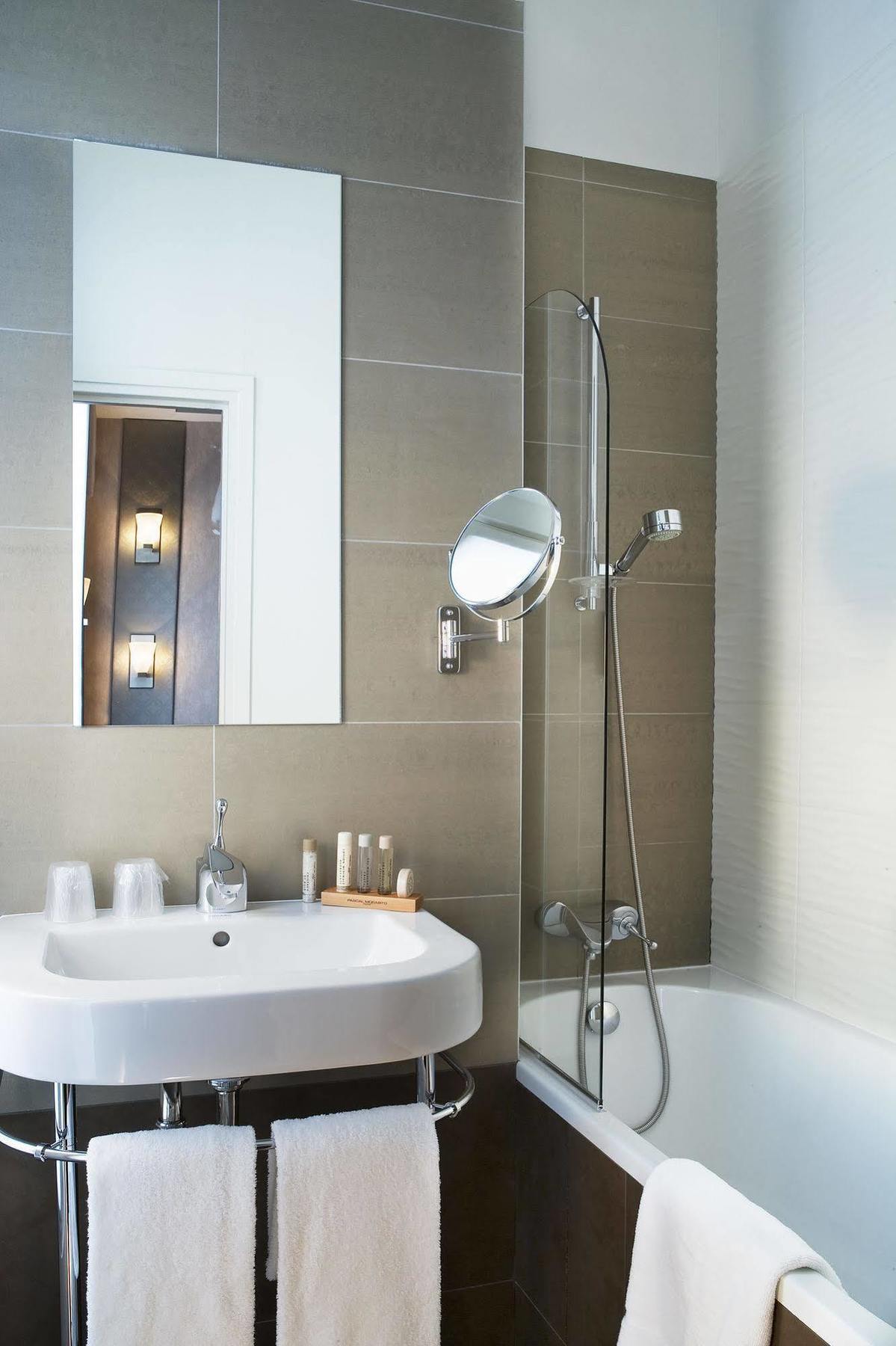 Des Académies Et Des Arts