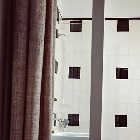 Des Academies Et Des Arts Hotel 4*